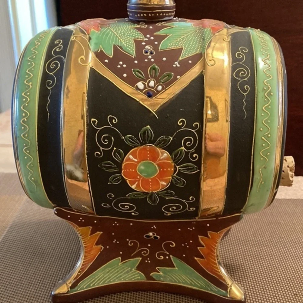Wonderful VTG Japan Satsumu hand painted sake/tea barrel keg set service for 4